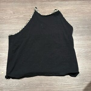 Cropped black tank